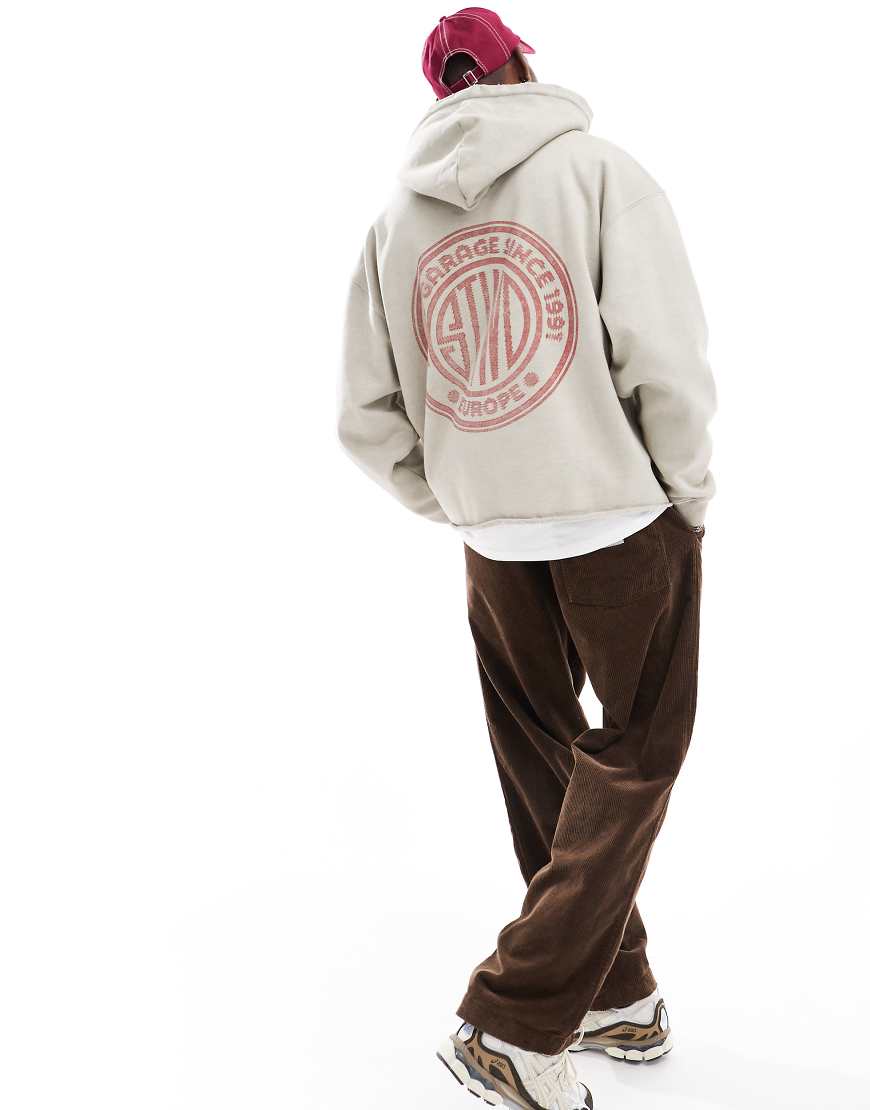Pull & Bear - Kapuzenpullover in verwaschenem Grau mit unversäubertem Saum und „STWD"-Garagenprint Pull & Bear - Kapuzenpullover in verwaschenem Grau mit unversäubertem Saum und „STWD"-Garagenprint von Pull & Bear