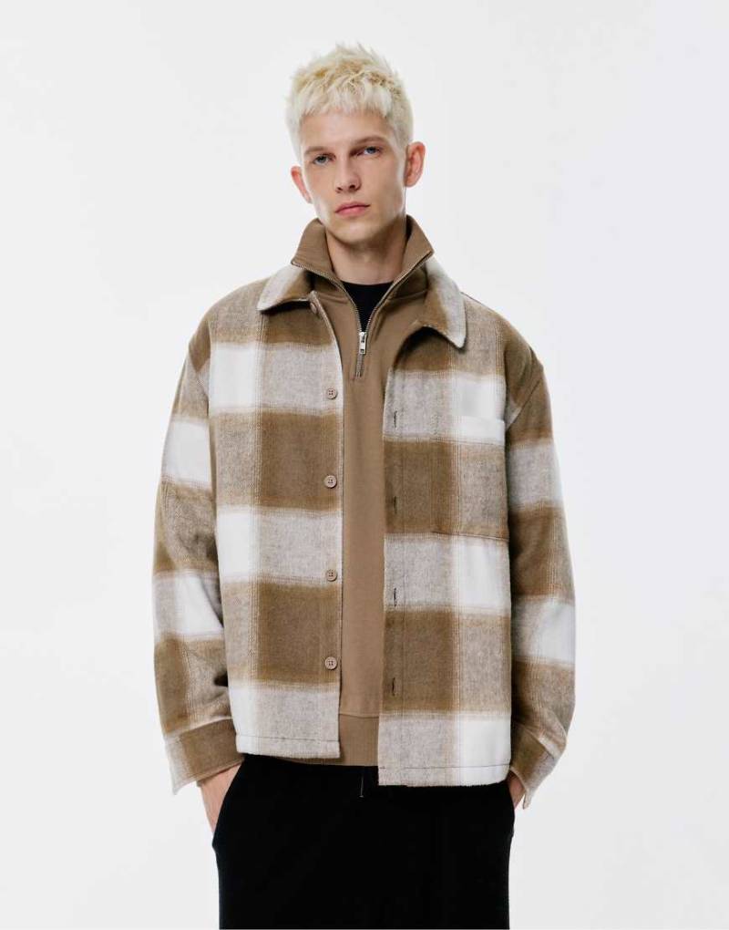 Pull & Bear - Karierte Hemdjacke in Sand mit Tasche-Neutral von Pull & Bear