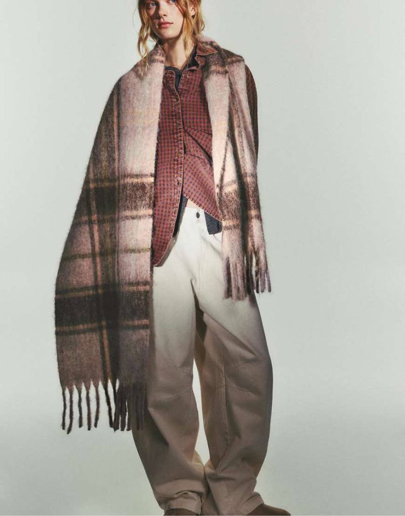 Pull & Bear - Karierter Schal in Rosa Pull & Bear - Karierter Schal in Rosa von Pull & Bear