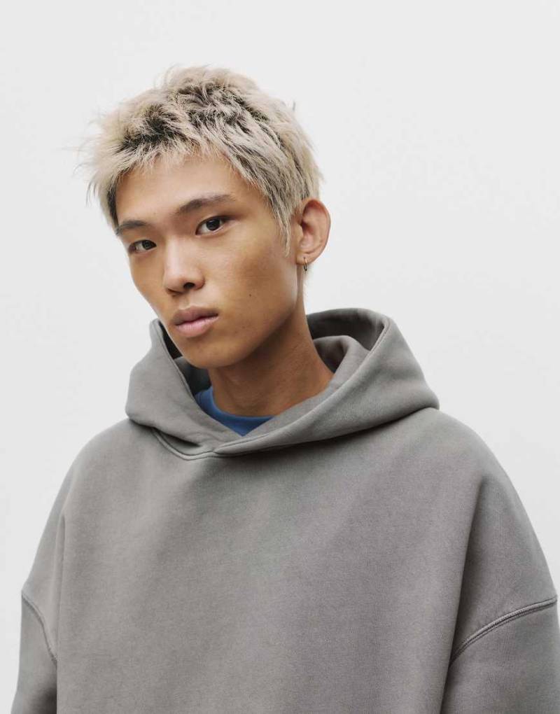 Pull & Bear - Kastiger Kapuzenpullover in Grau von Pull & Bear