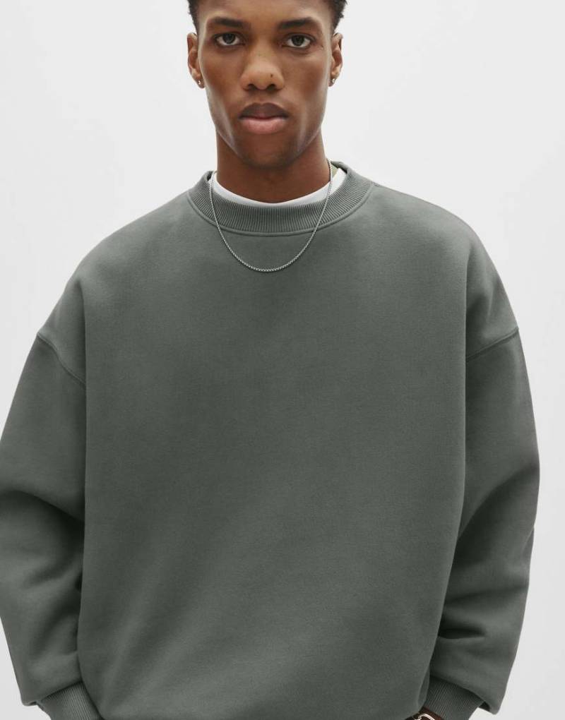 Pull & Bear - Kastiges Sweatshirt in Grau in verblichener Optik von Pull & Bear