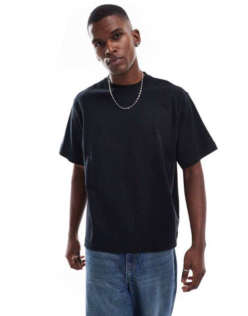 Pull & Bear - Kastiges T-Shirt in Weiß mit Peaching-Effekt-Schwarz von Pull & Bear