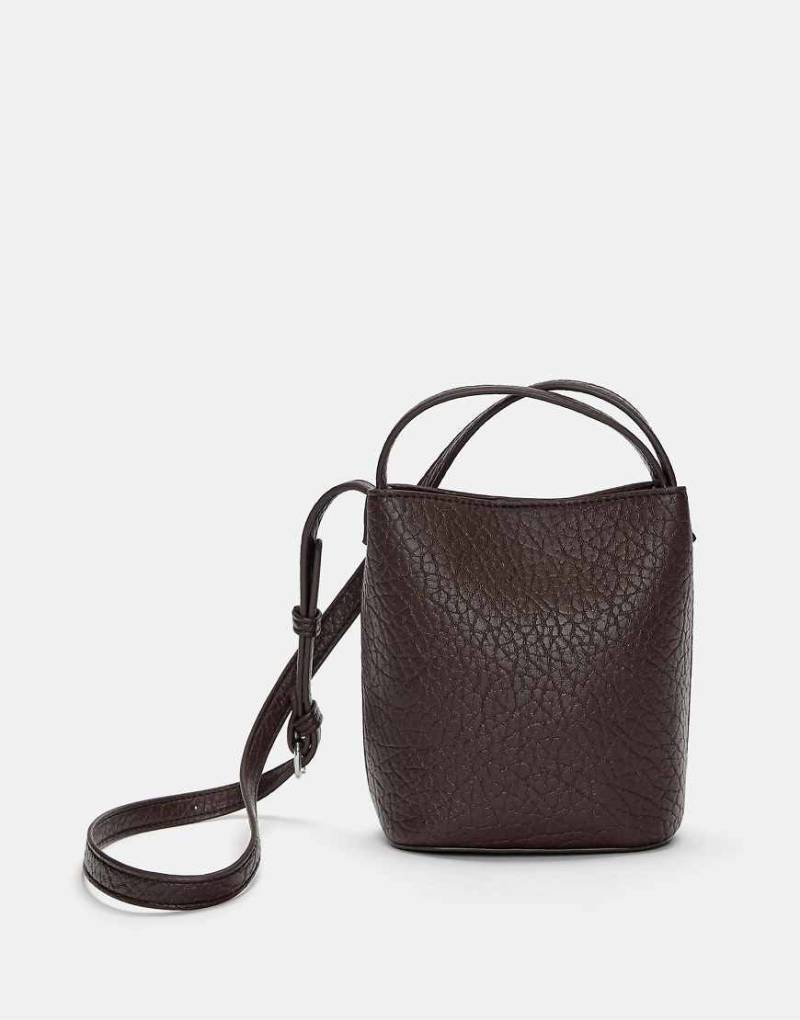 Pull & Bear - Kleine Umhängetasche in Braun von Pull & Bear