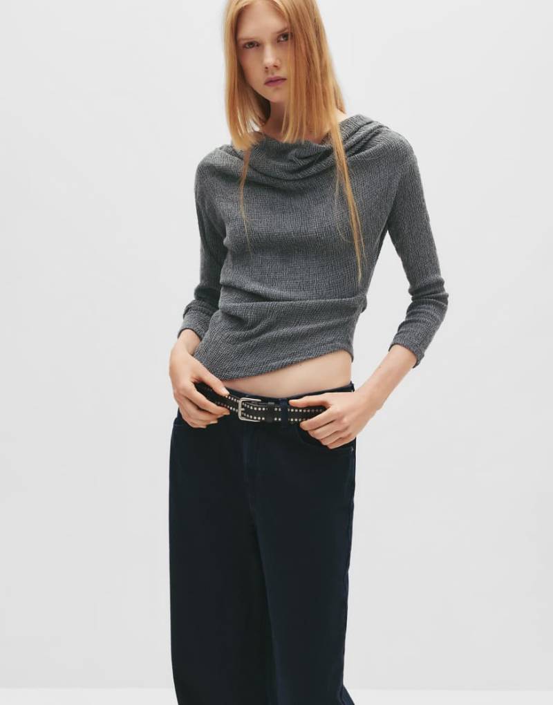 Pull & Bear - Krepp-Oberteil in Grau mit U-Boot-Ausschnitt von Pull & Bear