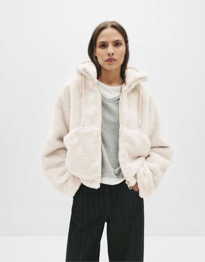 Pull & Bear - Kunstpelz-Jacke in Beige mit Kapuze-Neutral von Pull & Bear
