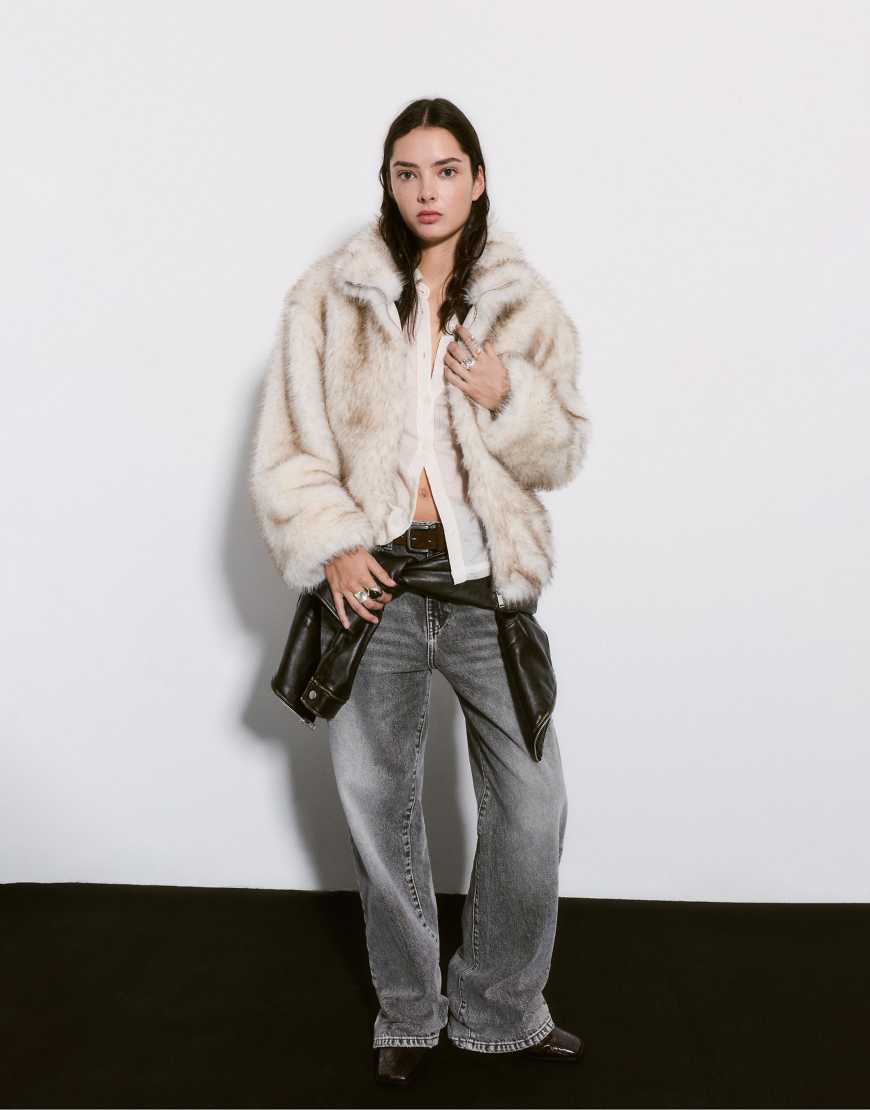 Pull & Bear - Kunstpelz-Jacke in Beige mit Reißverschluss-Neutral von Pull & Bear