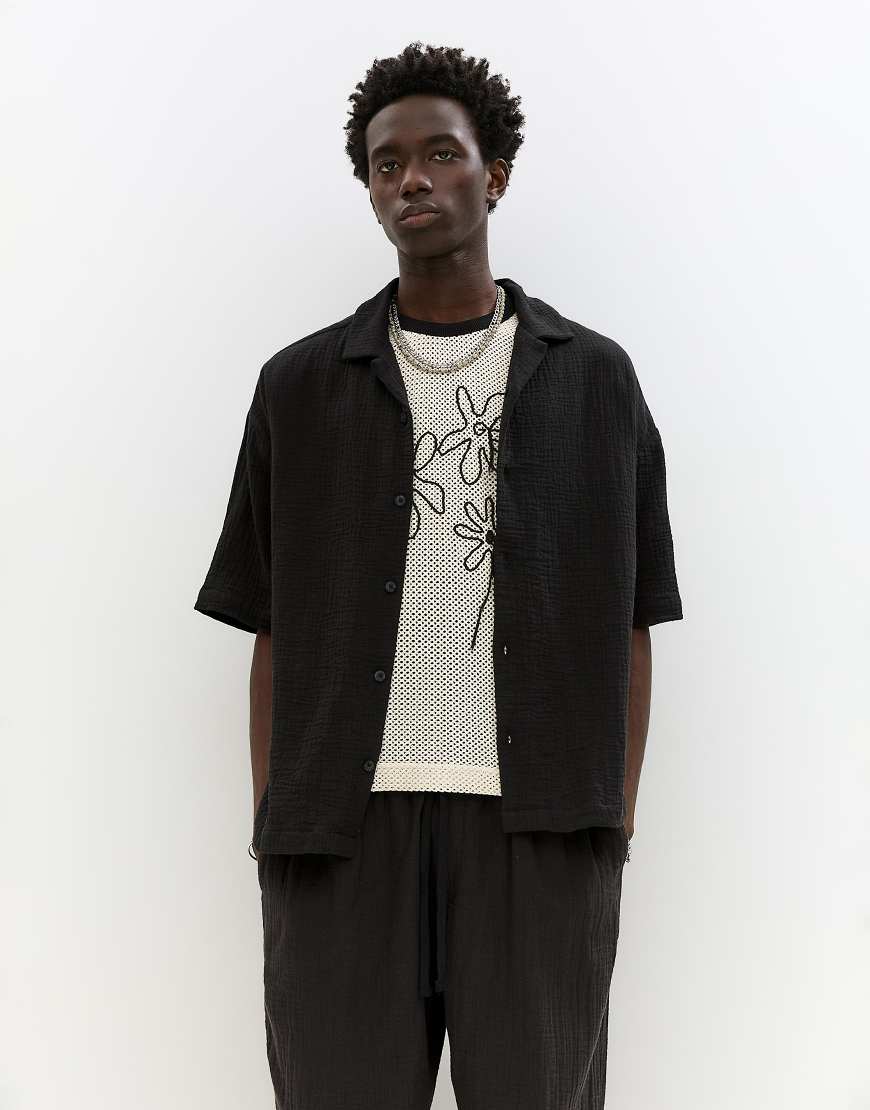 Pull & Bear - Kurzärmliges, rustikales Hemd in Schwarz Pull & Bear - Kurzärmliges, rustikales Hemd in Schwarz von Pull & Bear