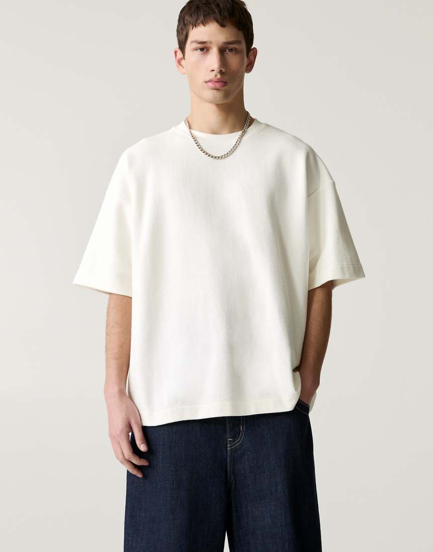 Pull & Bear - Kurzärmliges, strukturiertes Sweatshirt in Wollweiß von Pull & Bear