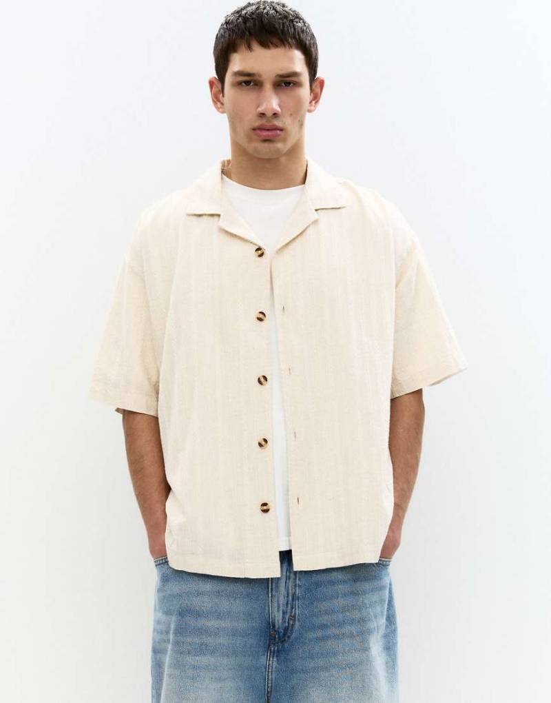 Pull & Bear - Kurzärmliges Hemd aus Leinenmix in Beige-Neutral von Pull & Bear