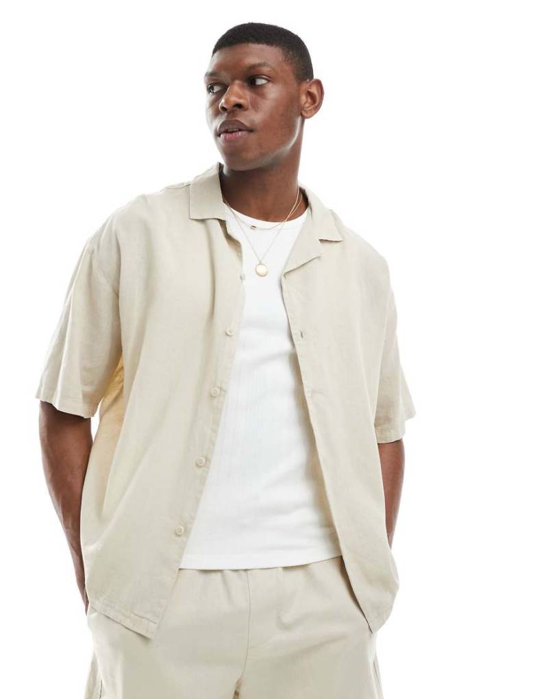 Pull & Bear - Kurzärmliges Hemd aus Leinenmix in Beige-Neutral von Pull & Bear