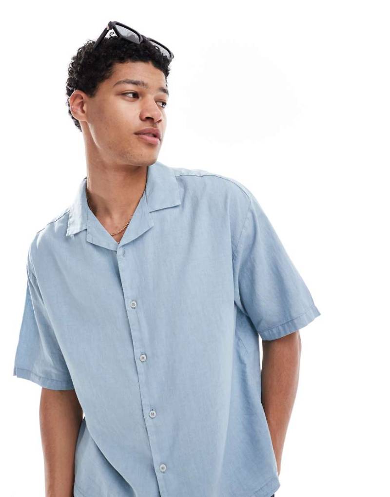 Pull & Bear - Kurzärmliges Hemd aus Leinenmix in Blau von Pull & Bear