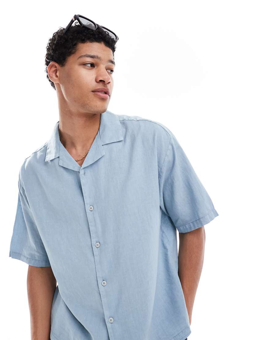 Pull & Bear - Kurzärmliges Hemd aus Leinenmix in Blau Pull & Bear - Kurzärmliges Hemd aus Leinenmix in Blau von Pull & Bear