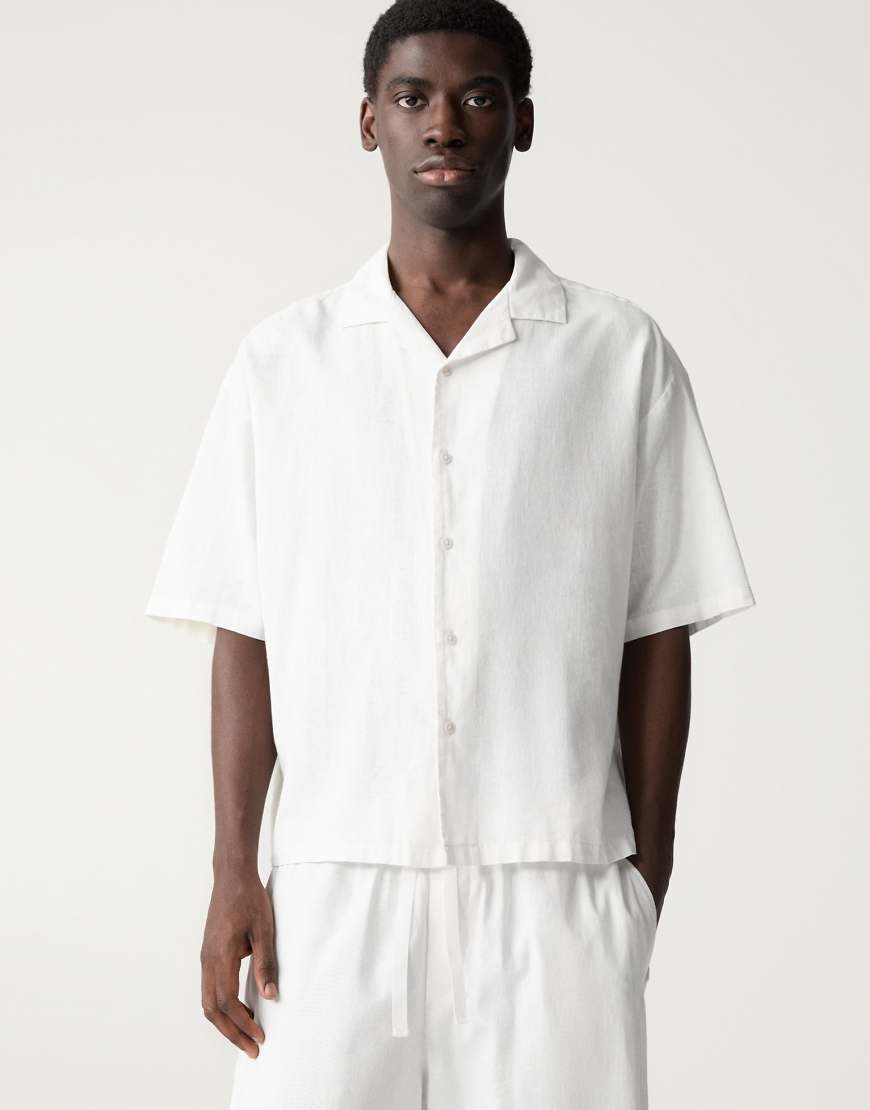 Pull & Bear - Kurzärmliges Hemd aus Leinenmix in Wollweiß Pull & Bear - Kurzärmliges Hemd aus Leinenmix in Wollweiß von Pull & Bear