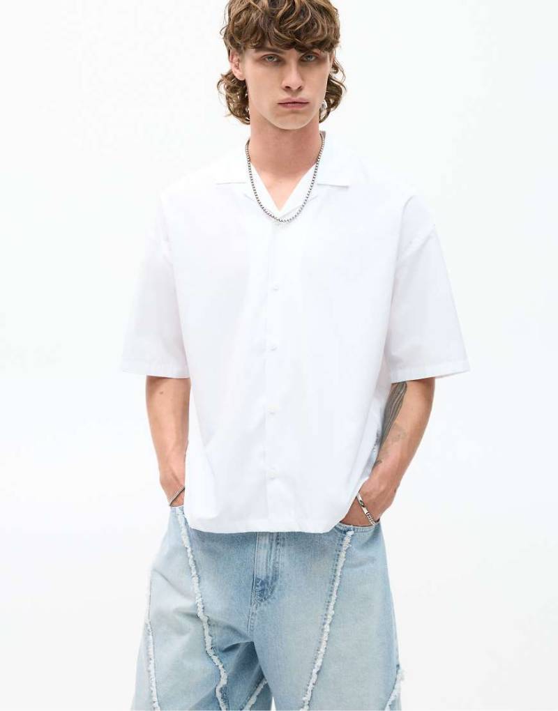 Pull & Bear - Kurzärmliges Hemd aus Popeline in Wollweiß von Pull & Bear