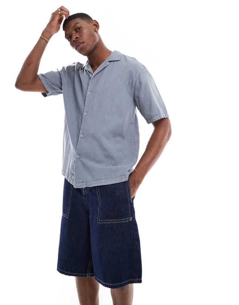 Pull & Bear - Kurzärmliges Hemd in Blau mit hohem Leinenanteil von Pull & Bear