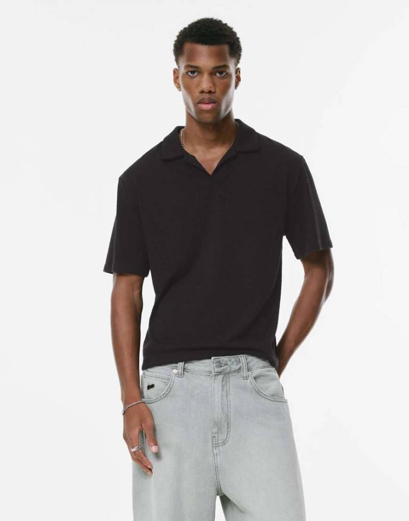 Pull & Bear - Kurzärmliges Polohemd aus Strick in Schwarz von Pull & Bear