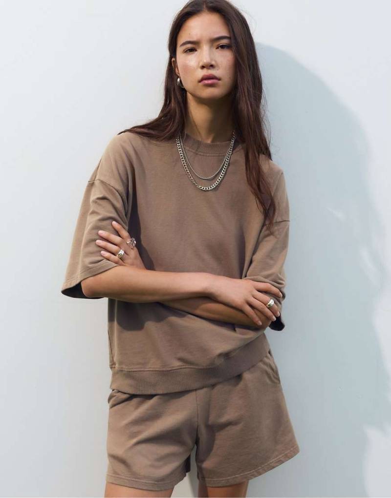 Pull & Bear - Kurzärmliges Sweatshirt in Schokobraun von Pull & Bear