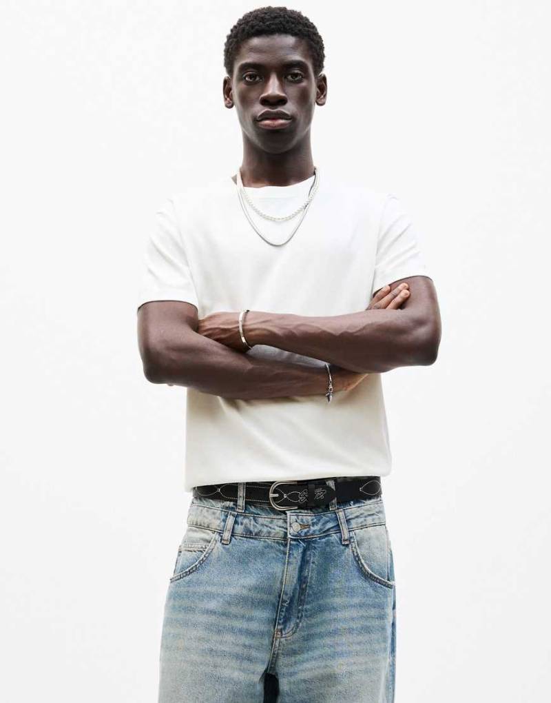 Pull & Bear - Kurzärmliges T-Shirt aus Strick in Wollweiß von Pull & Bear