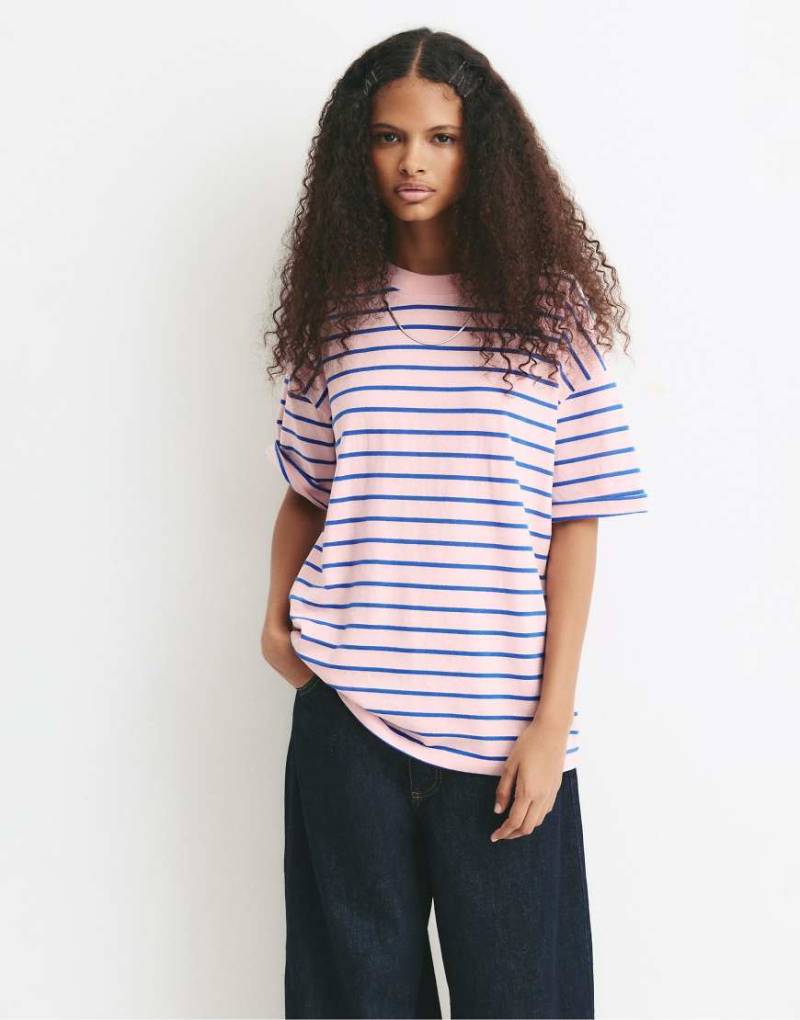 Pull & Bear - Kurzärmliges T-Shirt in gestreiftem Rosa Pull & Bear - Kurzärmliges T-Shirt in gestreiftem Rosa von Pull & Bear