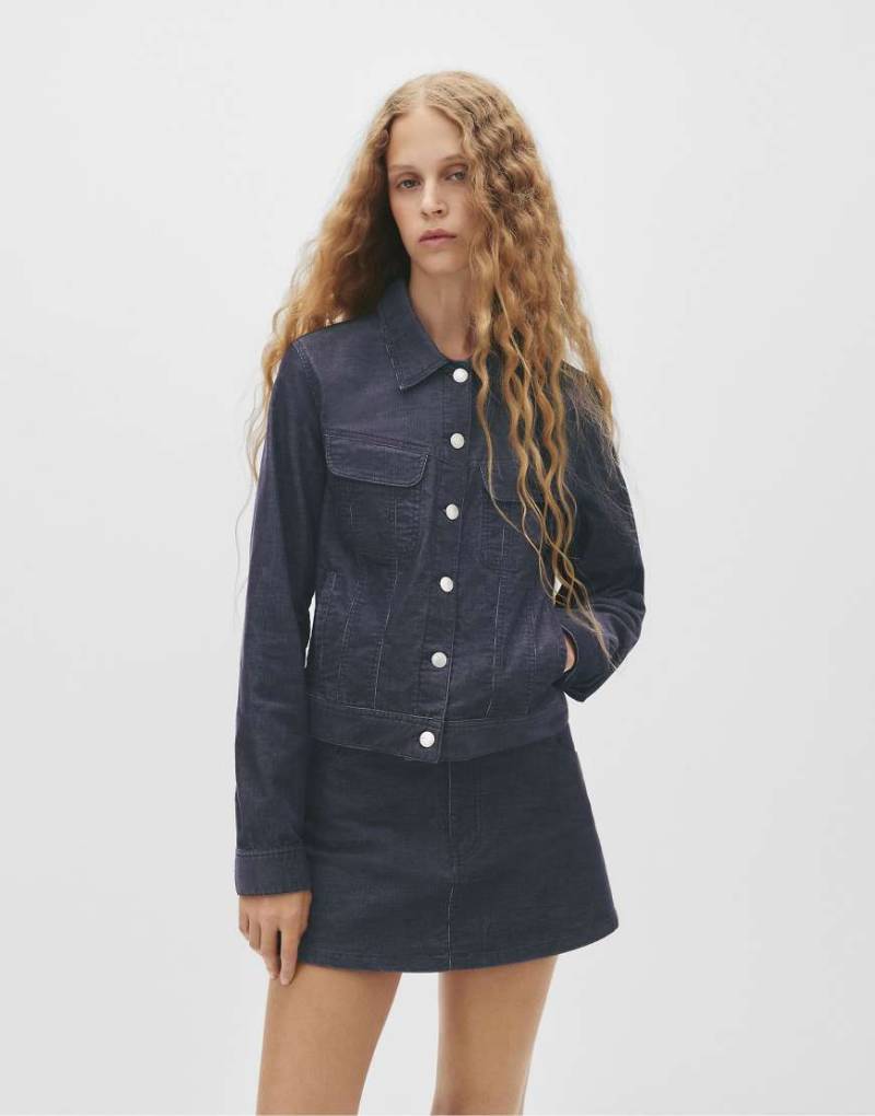 Pull & Bear - Kurzer Jeansrock aus Cord in Blau von Pull & Bear
