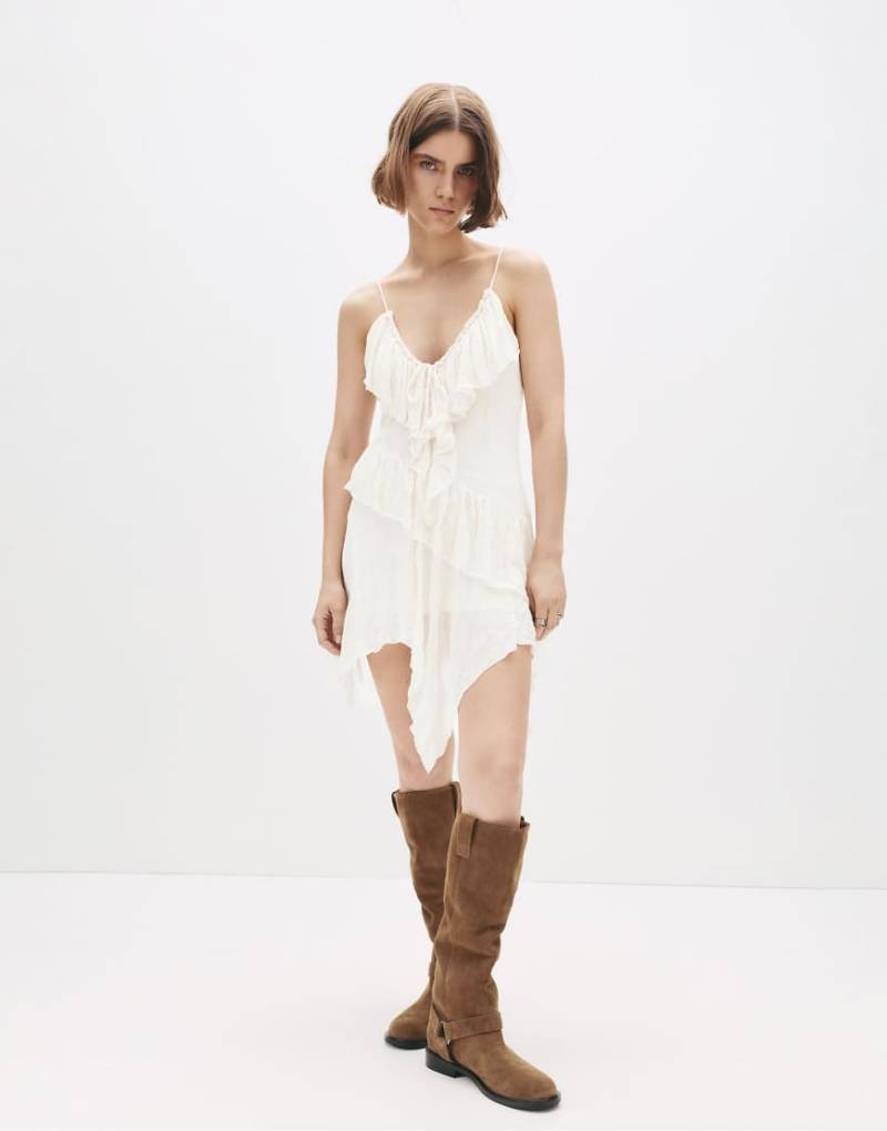 Pull & Bear - Kurzes, asymmetrisches Kleid in Beige mit Rüschen-Neutral von Pull & Bear