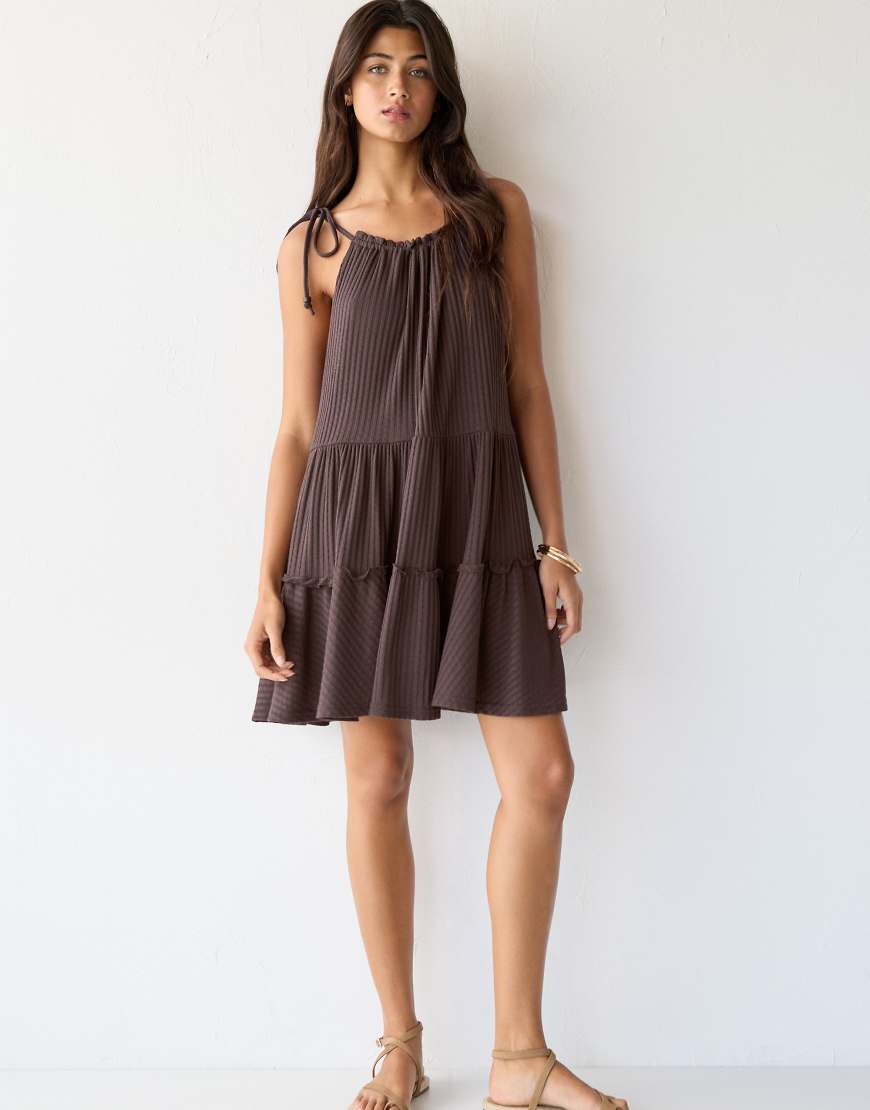 Pull & Bear - Kurzes Kleid in Braun mit Bahnendesign von Pull & Bear