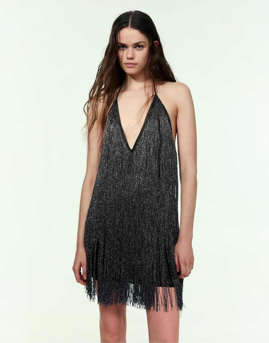 Pull & Bear - Kurzes Neckholder-Kleid in Silber mit Fransen von Pull & Bear