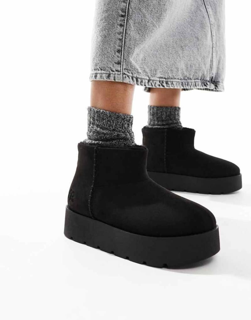 Pull & Bear - Kuschelige Ankle-Boots in Schwarz mit Plateausohle von Pull & Bear