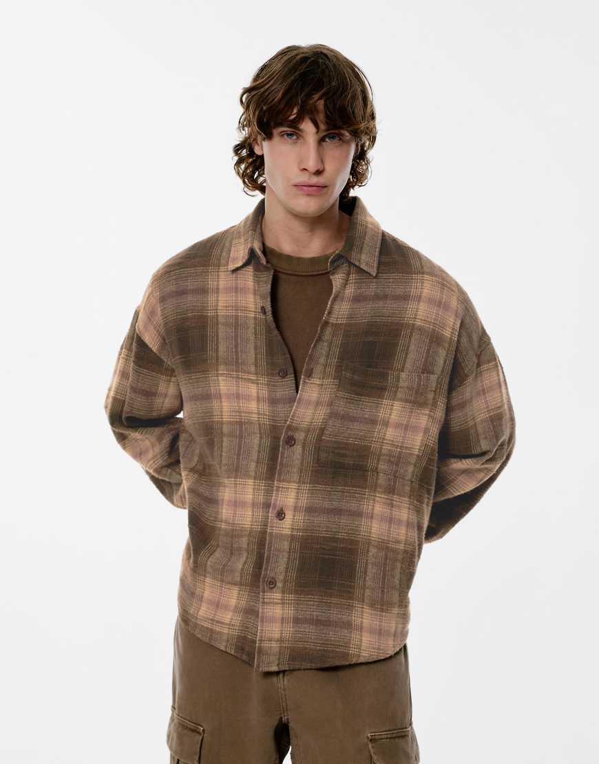 Pull & Bear - Langärmliges, kariertes Hemd in Schokobraun-Brown von Pull & Bear