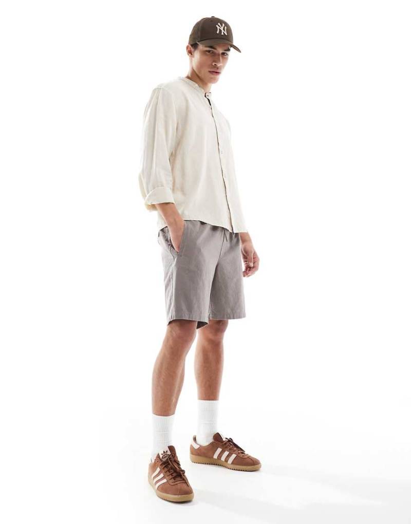 Pull & Bear - Langärmliges, strukturiertes Grandad-Hemd in Beige mit hohem Leinenanteil-Weiß von Pull & Bear