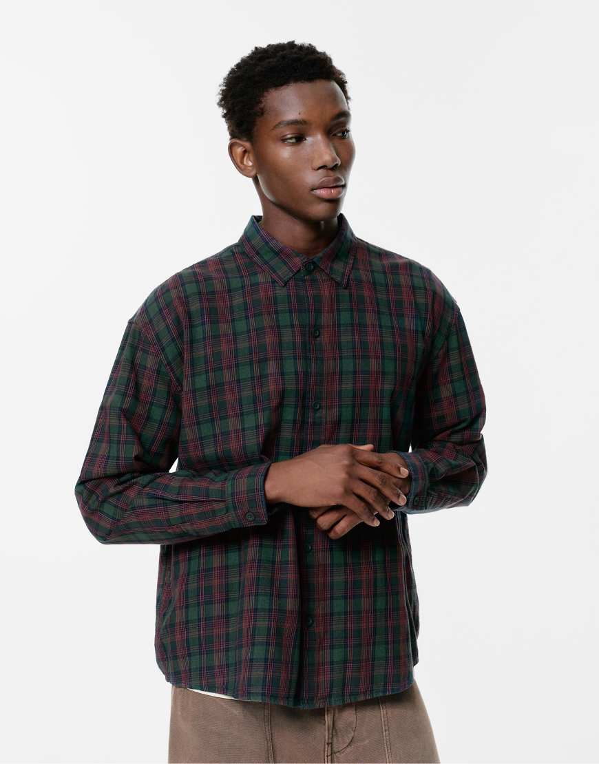 Pull & Bear - Langärmliges Hemd in kariertem Grün von Pull & Bear