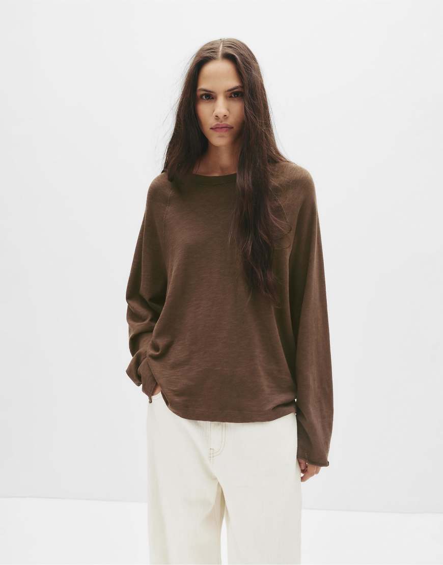 Pull & Bear - Langärmliges Raglan-T-Shirt in Braun-Brown von Pull & Bear