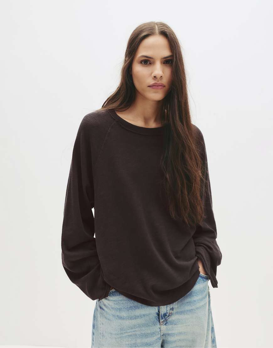Pull & Bear - Langärmliges Raglan-T-Shirt in Dunkelgrau von Pull & Bear