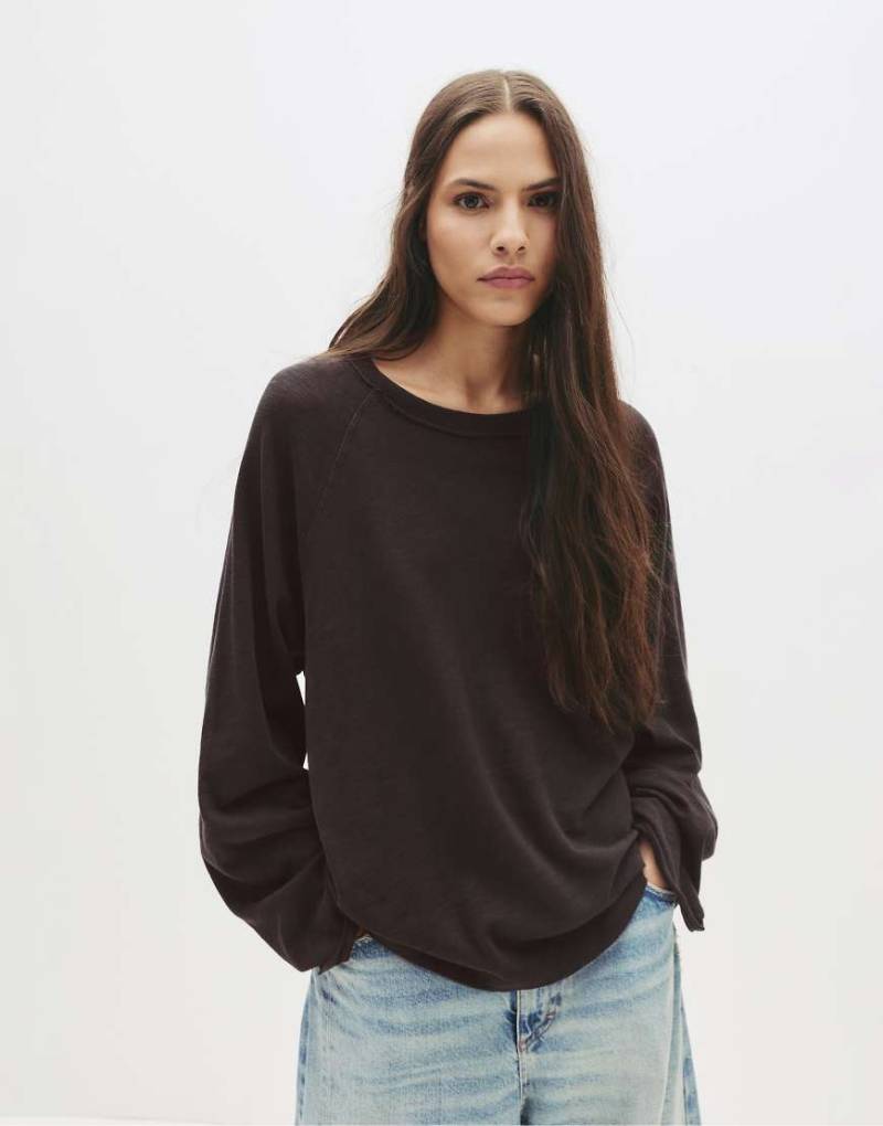 Pull & Bear - Langärmliges Raglan-T-Shirt in Dunkelgrau von Pull & Bear