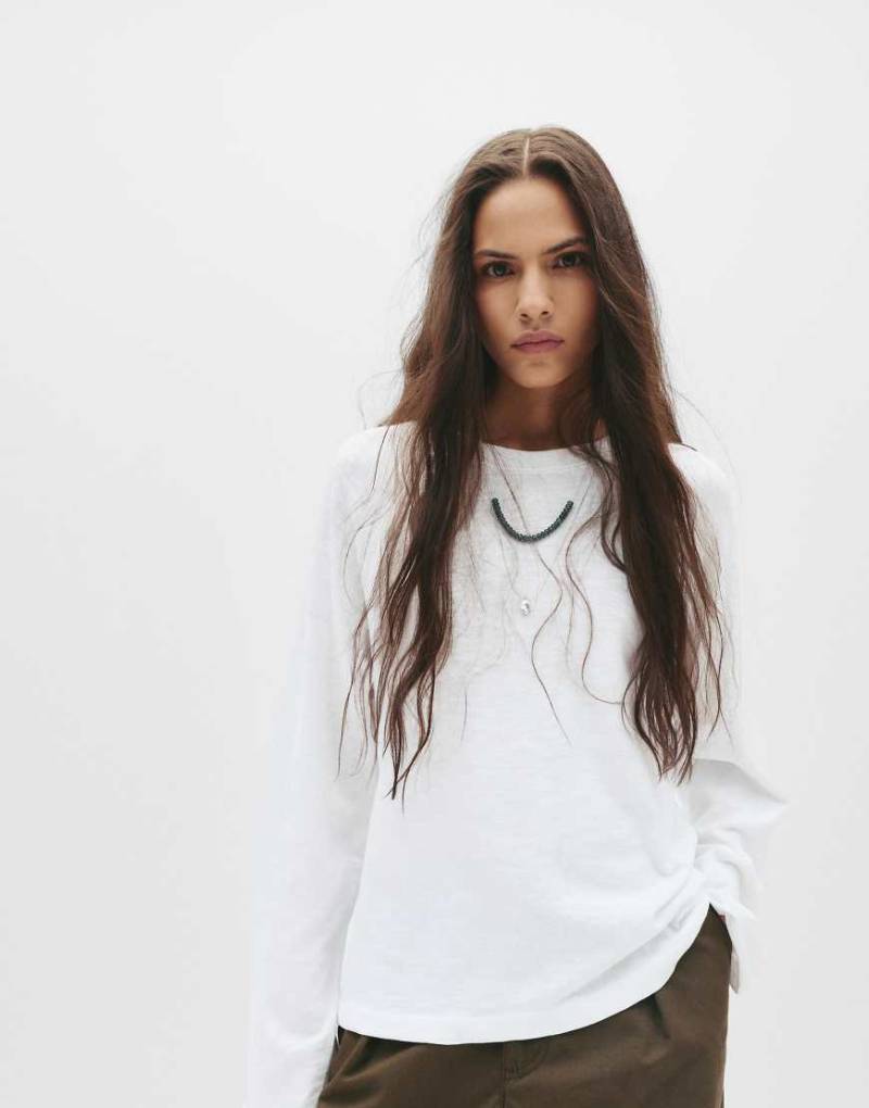 Pull & Bear - Langärmliges Raglan-T-Shirt in Weiß Pull & Bear - Langärmliges Raglan-T-Shirt in Weiß von Pull & Bear