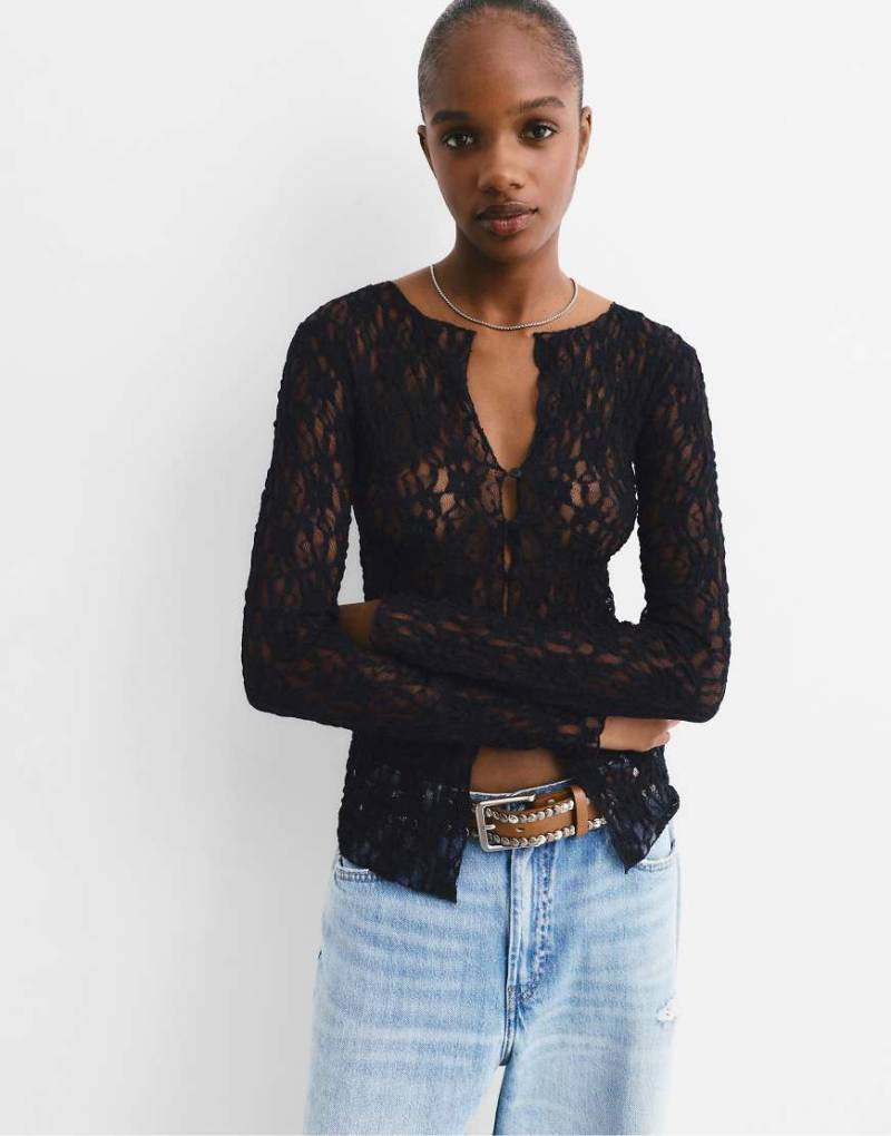 Pull & Bear - Langärmliges Shirt aus Spitze in Schwarz von Pull & Bear