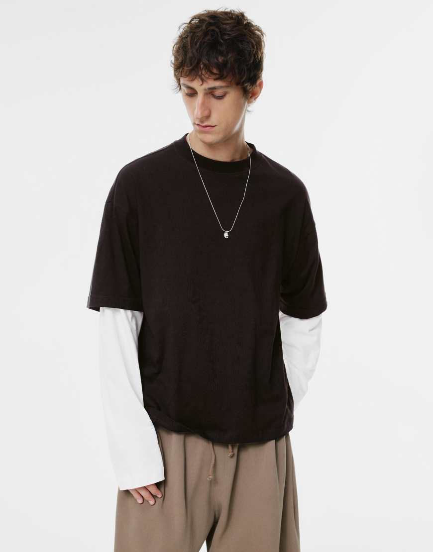 Pull & Bear - Langärmliges T-Shirt in Schwarz mit zweilagigem Ärmeldesign von Pull & Bear