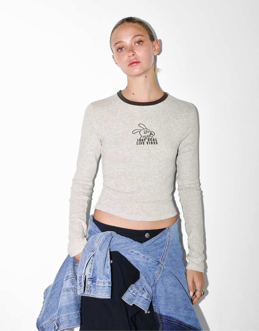 Pull & Bear - Langärmliges T-Shirt in meliertem Grau mit „Ripped Rabbit"-Grafik von Pull & Bear