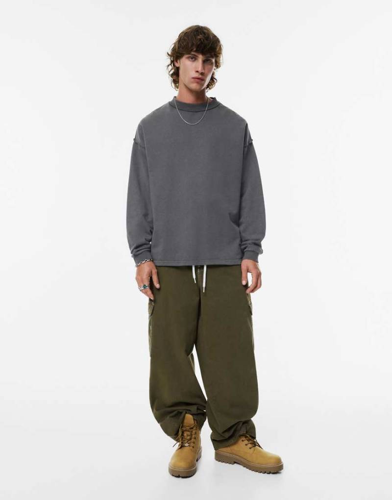 Pull & Bear - Langarm-T-Shirt in Grau mit Nahtdetails von Pull & Bear