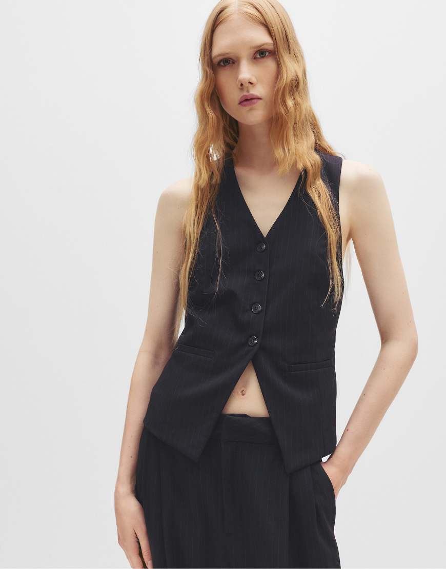 Pull & Bear - Lange, taillierte Weste mit Streifen-Bunt von Pull & Bear