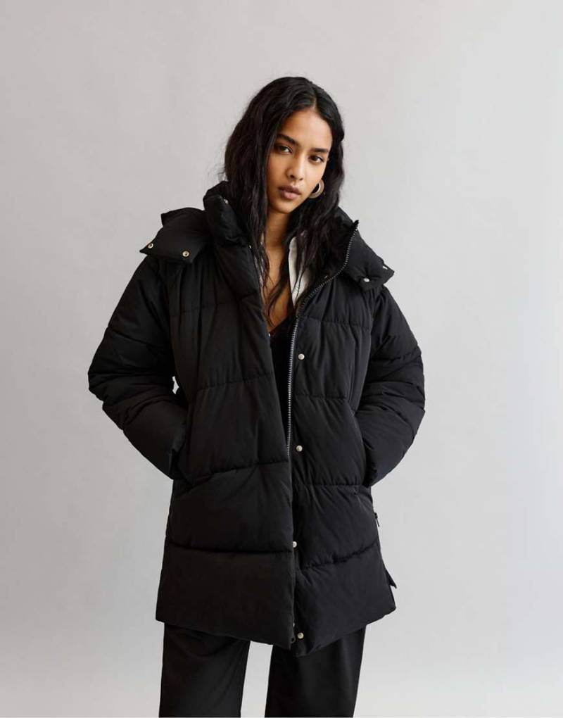 Pull & Bear - Lange Pufferjacke in Schwarz von Pull & Bear