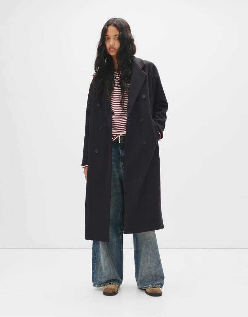 Pull & Bear - Langer, zweireihiger Mantel in Marineblau von Pull & Bear