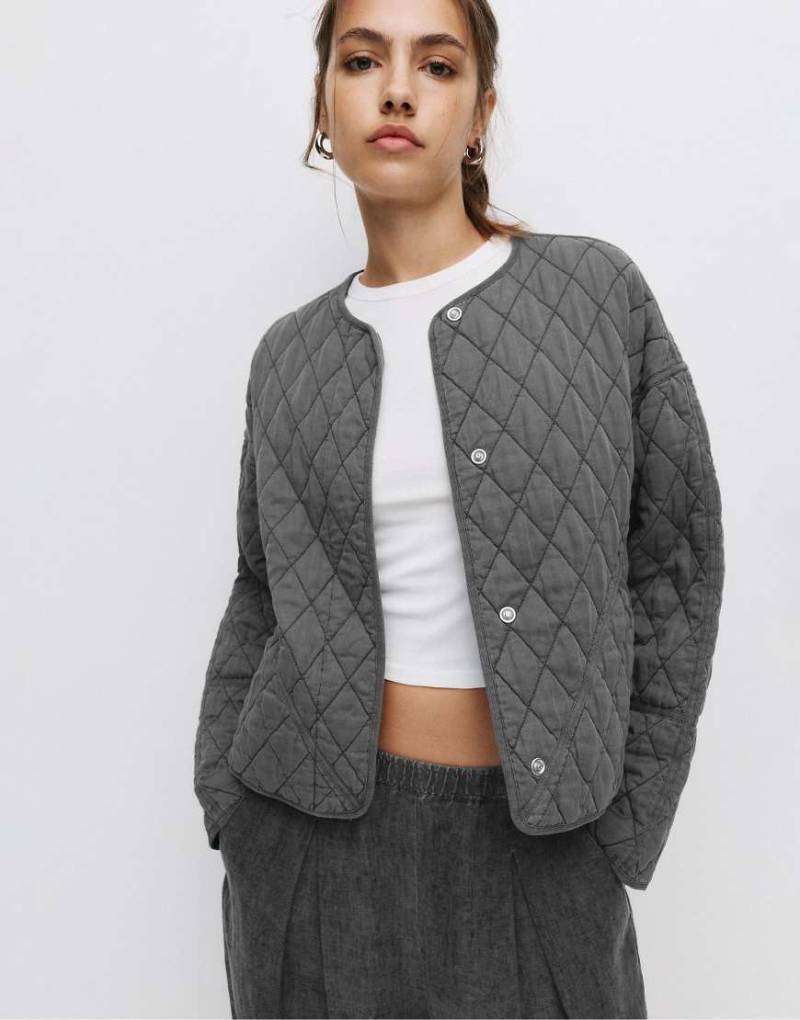 Pull & Bear - Leichte, wattierte Jacke in Grau von Pull & Bear