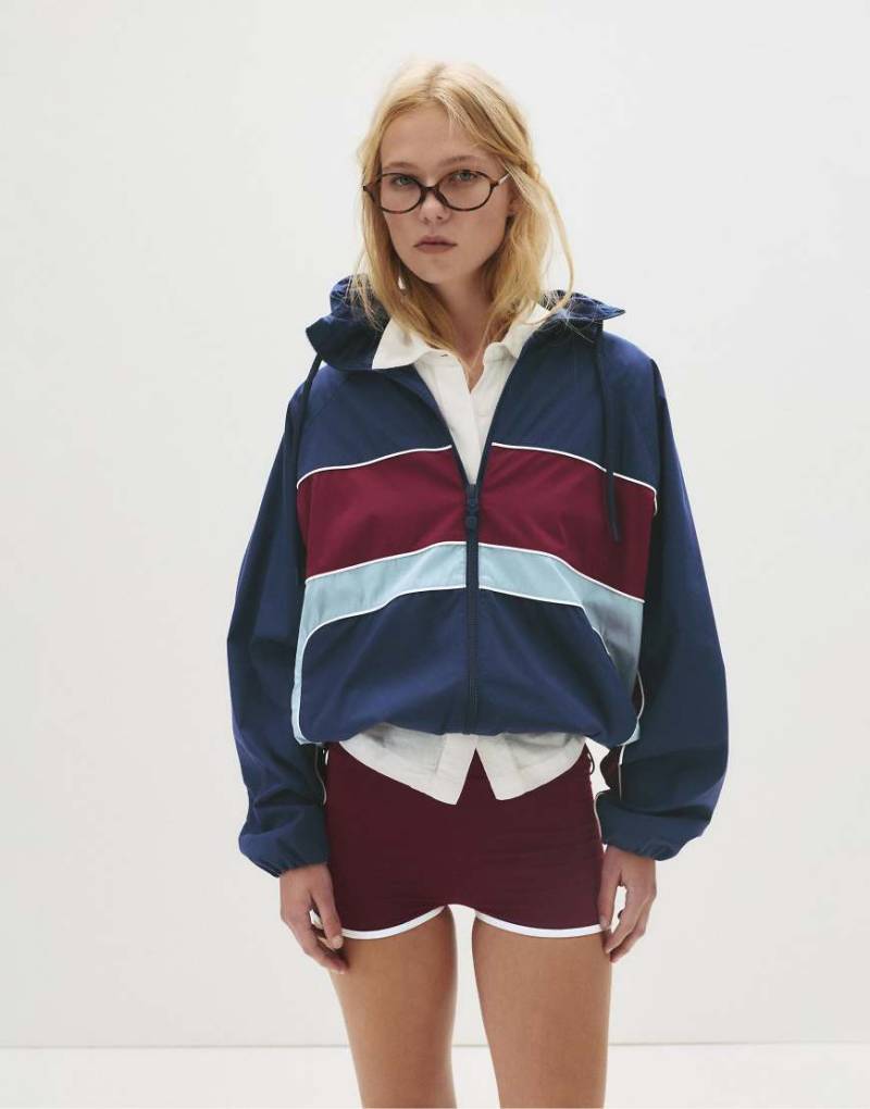 Pull & Bear - Leichte Jacke in Marineblau mit Kontrasteinsätzen von Pull & Bear