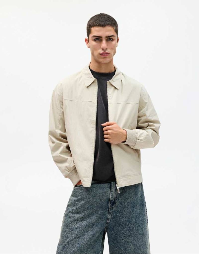 Pull & Bear - Leichte Jacke in Sand mit Reverskragen-Neutral von Pull & Bear