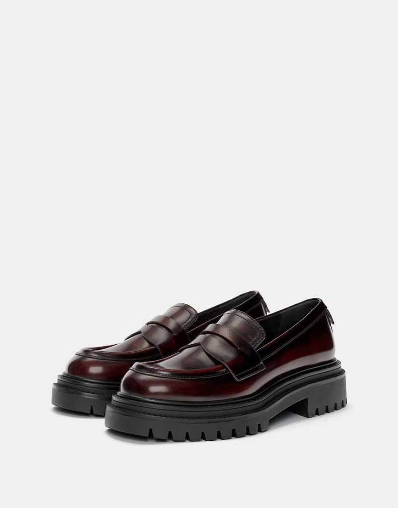 Pull & Bear - Loafer in Burgunderrot mit dicker Sohle von Pull & Bear
