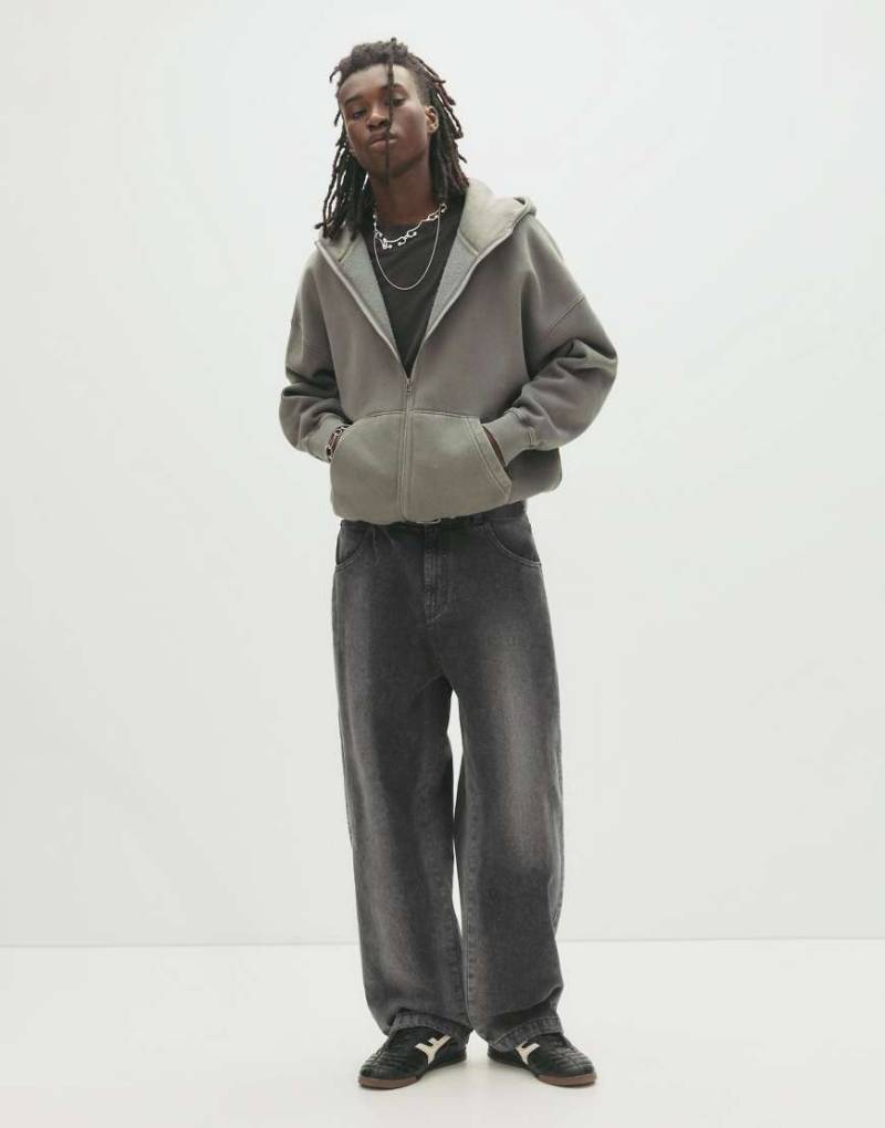 Pull & Bear - Locker geschnittene Jeans mit weitem Bein in verblichenem Schwarz-Grau von Pull & Bear