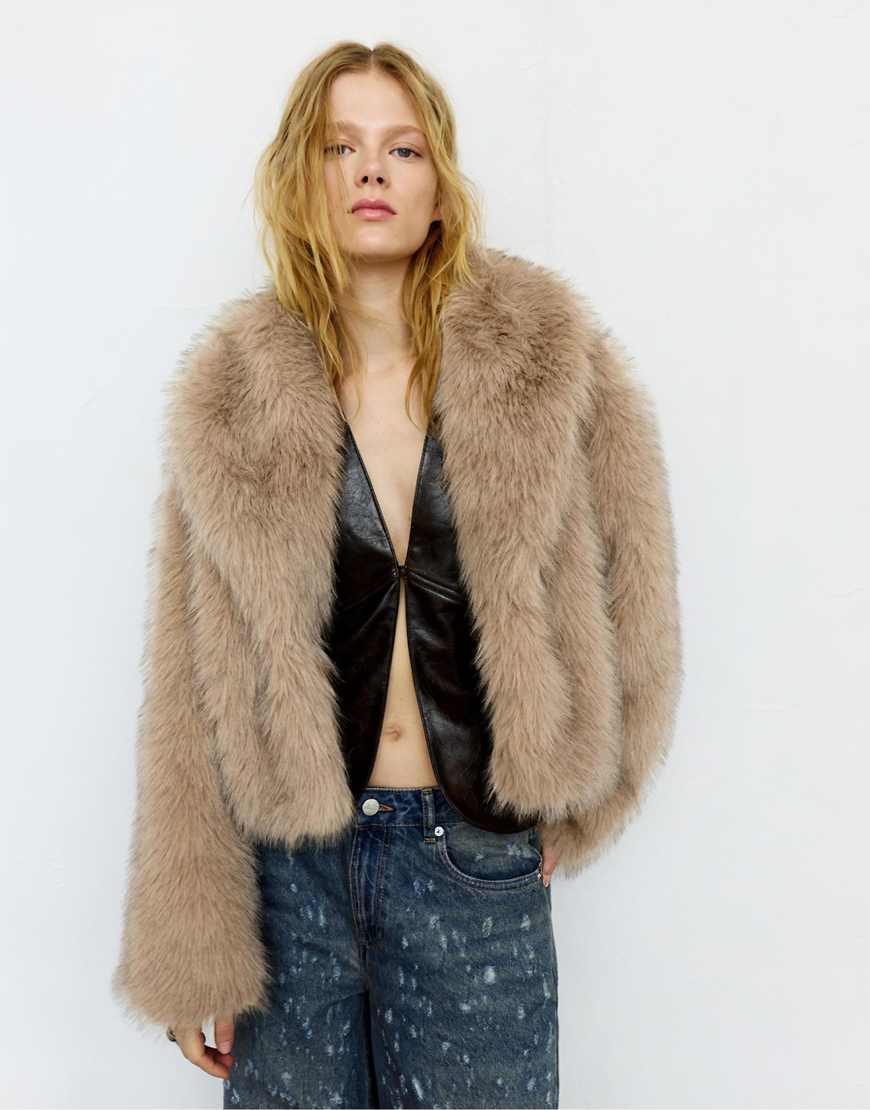 Pull & Bear - Mantel aus Kunstpelz in Taupe-Grau von Pull & Bear