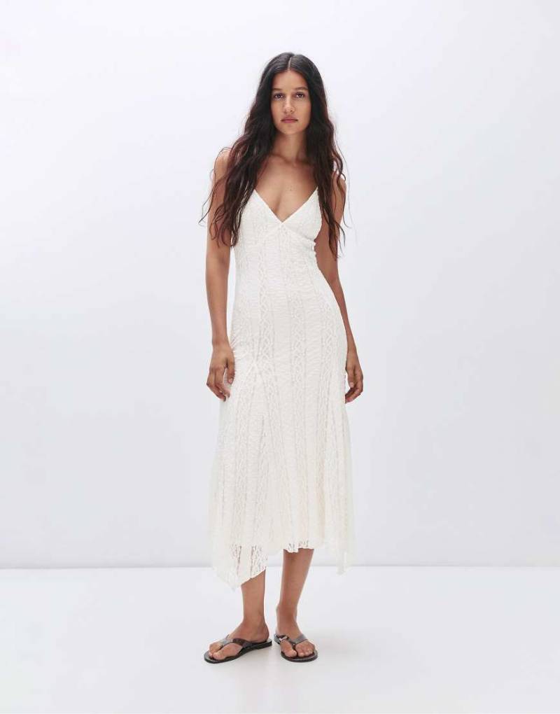 Pull & Bear - Midikleid aus beiger Spitze mit Riemchenträgern-Neutral von Pull & Bear