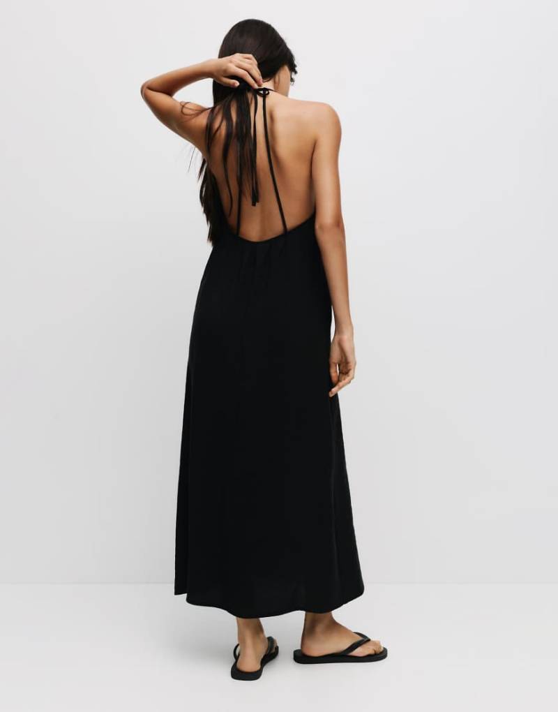 Pull & Bear - Midikleid in Schwarz mit Neckholder von Pull & Bear